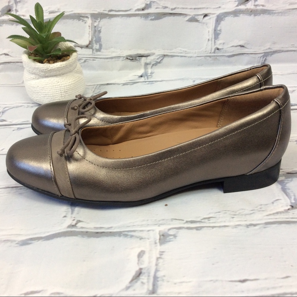 Unstructured By Clarks Metallic Flats, Size 7.5 - image 3